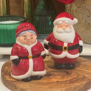 Publix 2015 Other Season's Greeters Santa Salt & Pepper Shaker Set